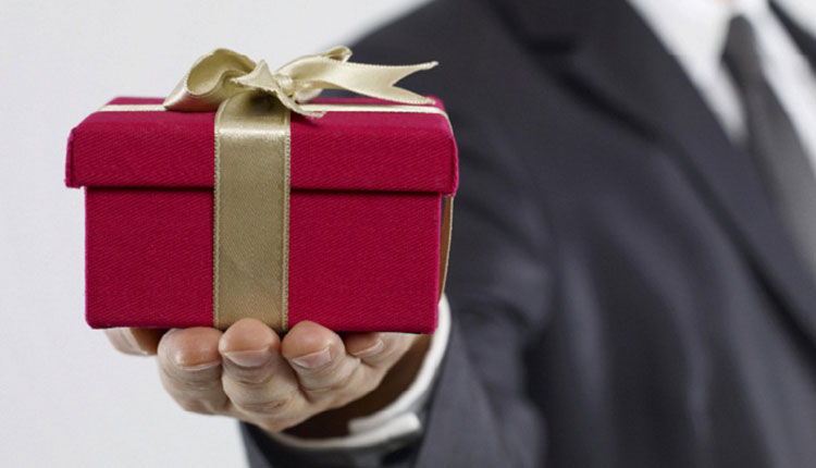 How To Determine If You're Spending Too Much On Your Corporate Gift